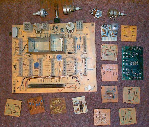 Odyssey1Innards.jpg (64457 bytes)